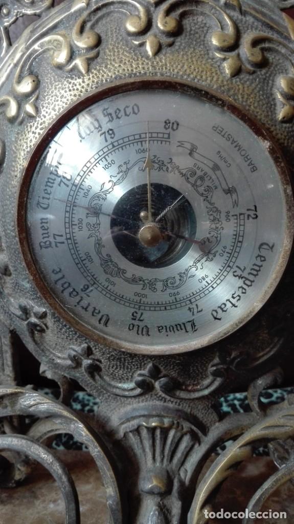 Relojes: Bar&oacute;metro de sobremesa de bronce y m&aacute;rmol - Foto 2
