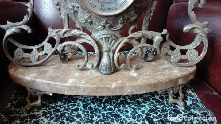 Relojes: Bar&oacute;metro de sobremesa de bronce y m&aacute;rmol - Foto 3