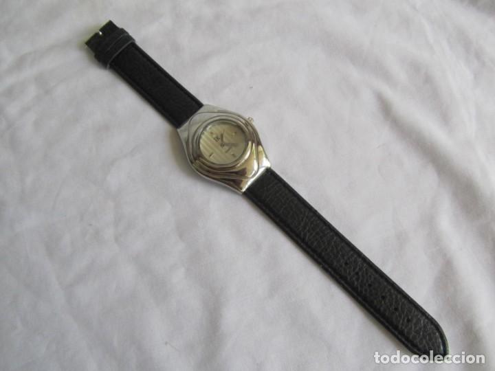 Relojes: Reloj de pulsera el&eacute;ctrico IK funcionando - Foto 2