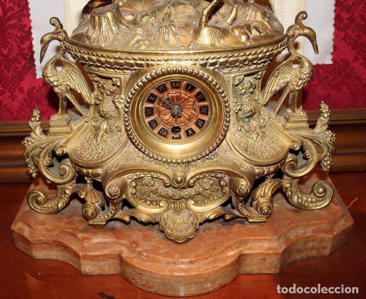 Relojes: Reloj en bronce con base de marmol 37x42cm - Foto 2