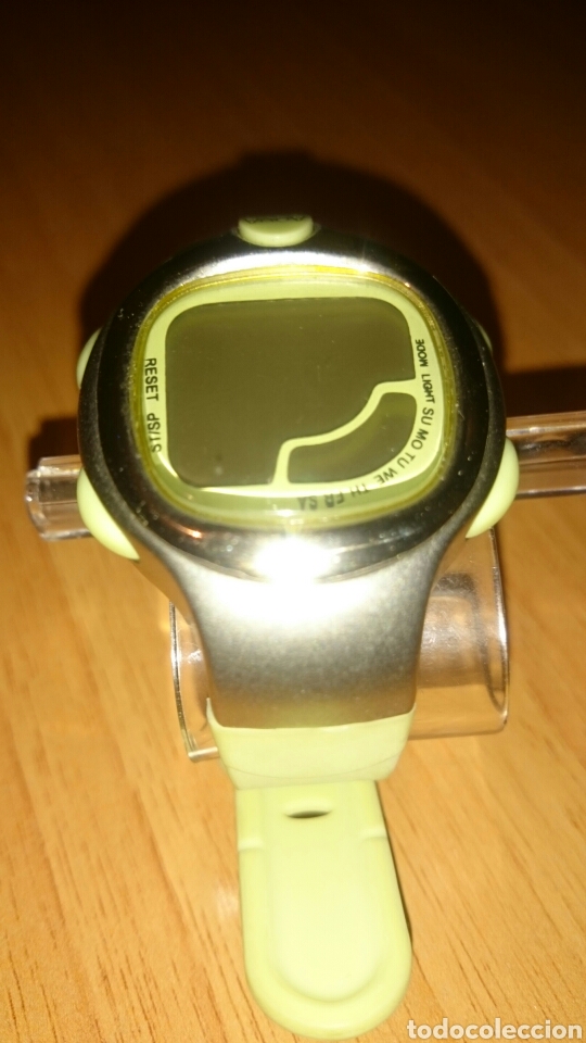 Relojes: Reloj Digital con correa verde, necesitar&aacute; pila - Foto 1