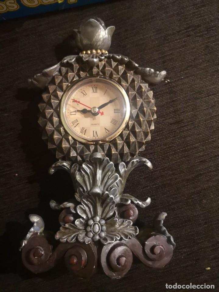 Relojes: Reloj de mesita a pilas - Foto 1