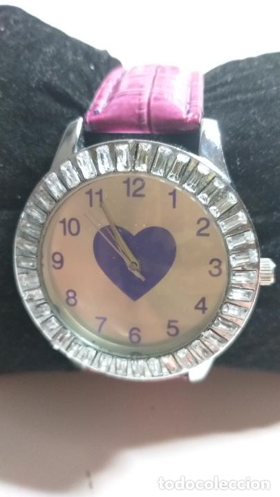 Relojes: Reloj de MUJER SIN MARCA PERCEPTIBLE. CORAZON. CORREA ROSA - Foto 2