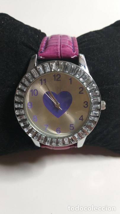 Relojes: Reloj de MUJER SIN MARCA PERCEPTIBLE. CORAZON. CORREA ROSA - Foto 1