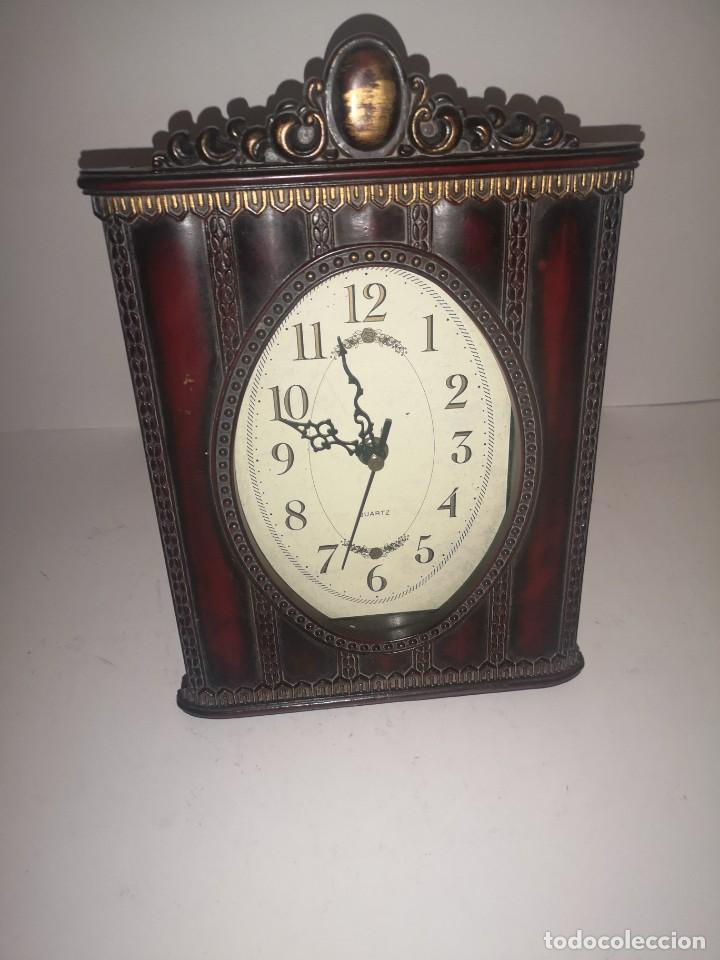 Relojes: Reloj de mesita a pilas - Foto 1