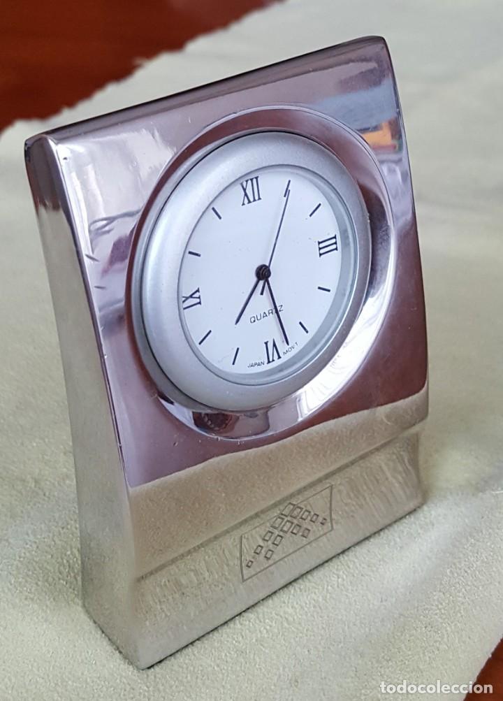 Relojes: Peque&ntilde;o reloj de sobremesa - Foto 1