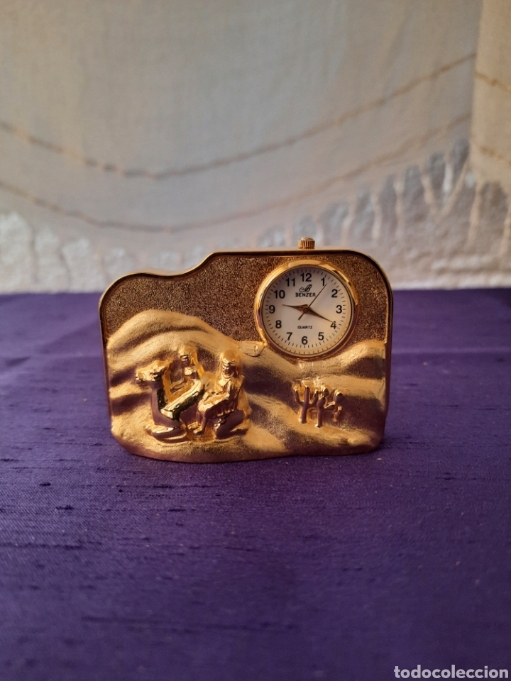 Montres: Curioso reloj de sobremesa Benzer Japan ba&ntilde;ado en oro.
