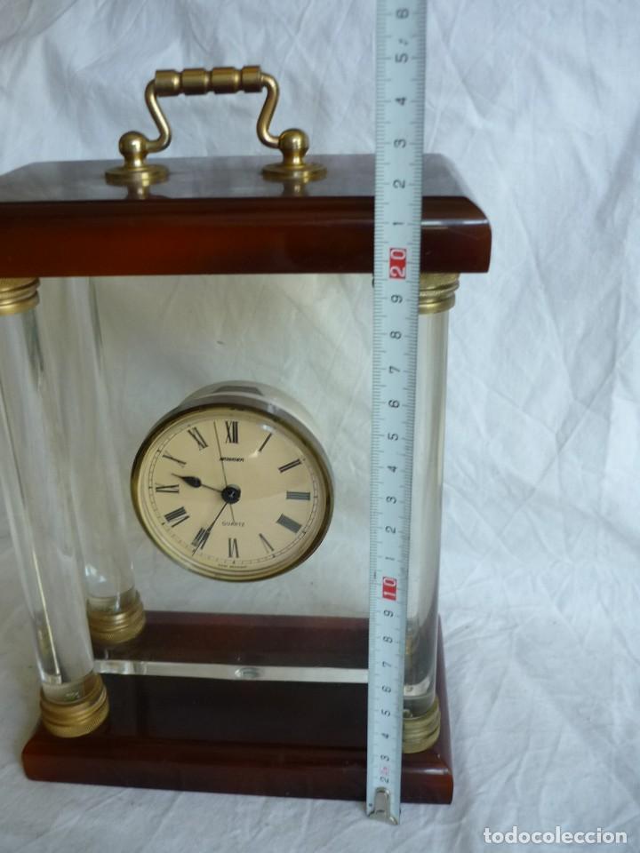 Relojes: Reloj Stainger de sobremesa en metacrilato y pasta marr&oacute;n, funcionado - Foto 9