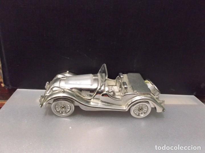 Relojes: RELOJ EN MINIATURA SOBRE AUTOMOVIL DE EPOCA. - Foto 1
