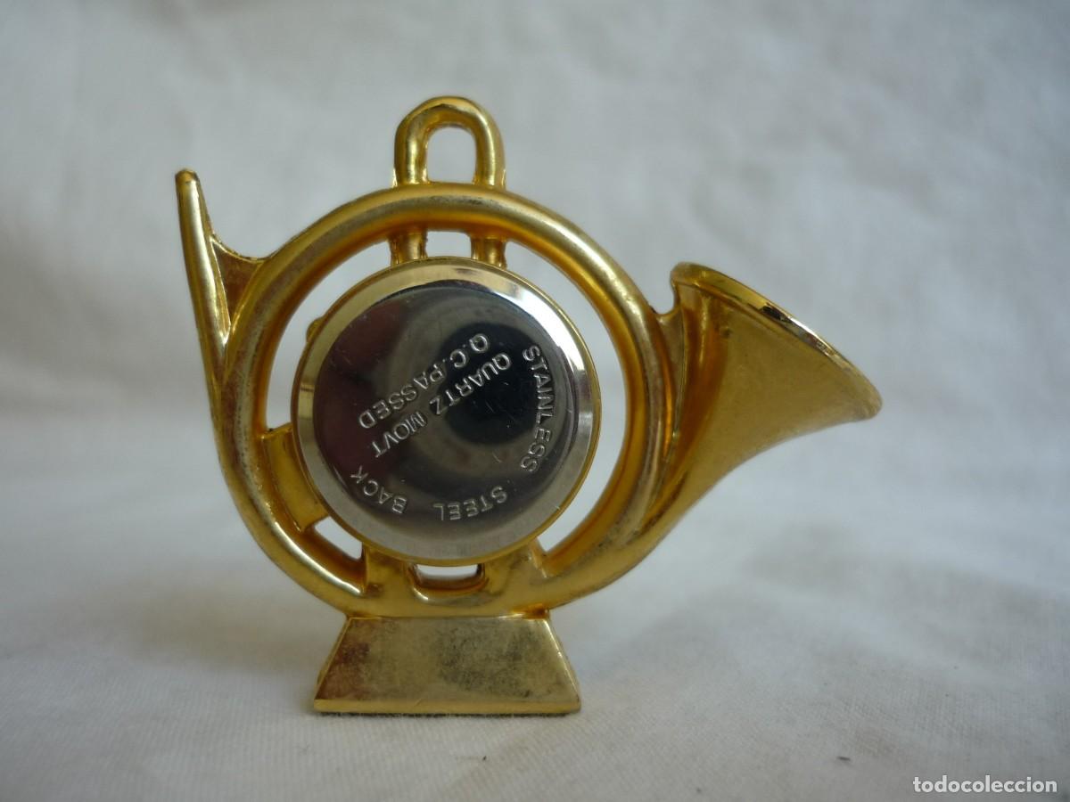Relojes: Reloj de bronce en miniatura forma de corneta funcionando - Foto 3