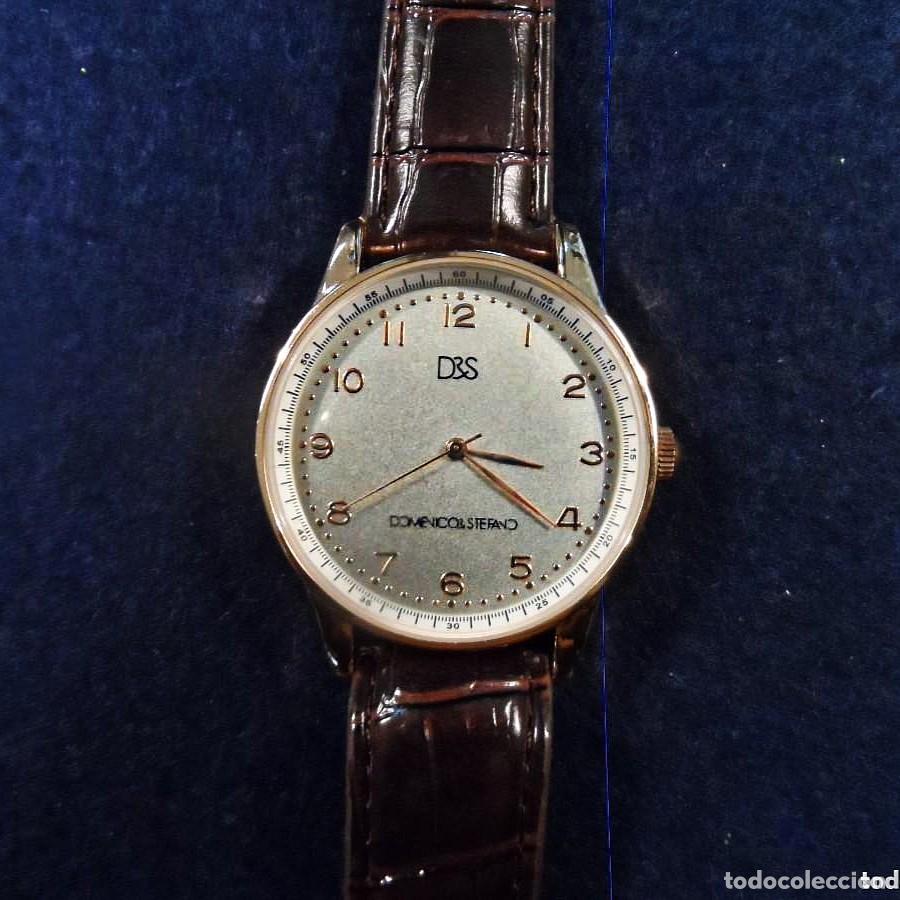 Watches: RELOJ CORREA DE CUERO MARRON Y ACERO. MARCA D&S. ESFERA PLATEADA. QUARTZ