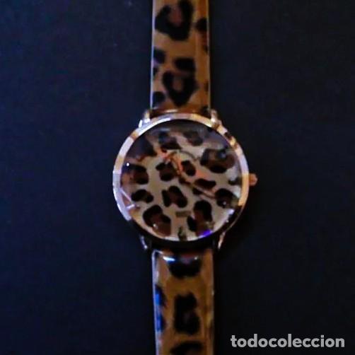 Relojes: RELOJ DE CORREA DE LEOPARDO PLASTIFICADO Y ACERO DORADO. GIORGIE VALENTIAN. CRISTAL FACETADO. QUARTZ