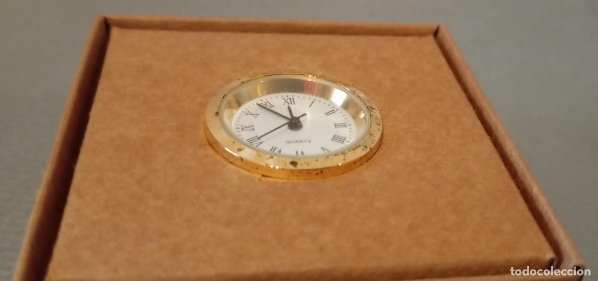 Relojes: Reloj de cuarzo con un elegante bisel dorado - Foto 3