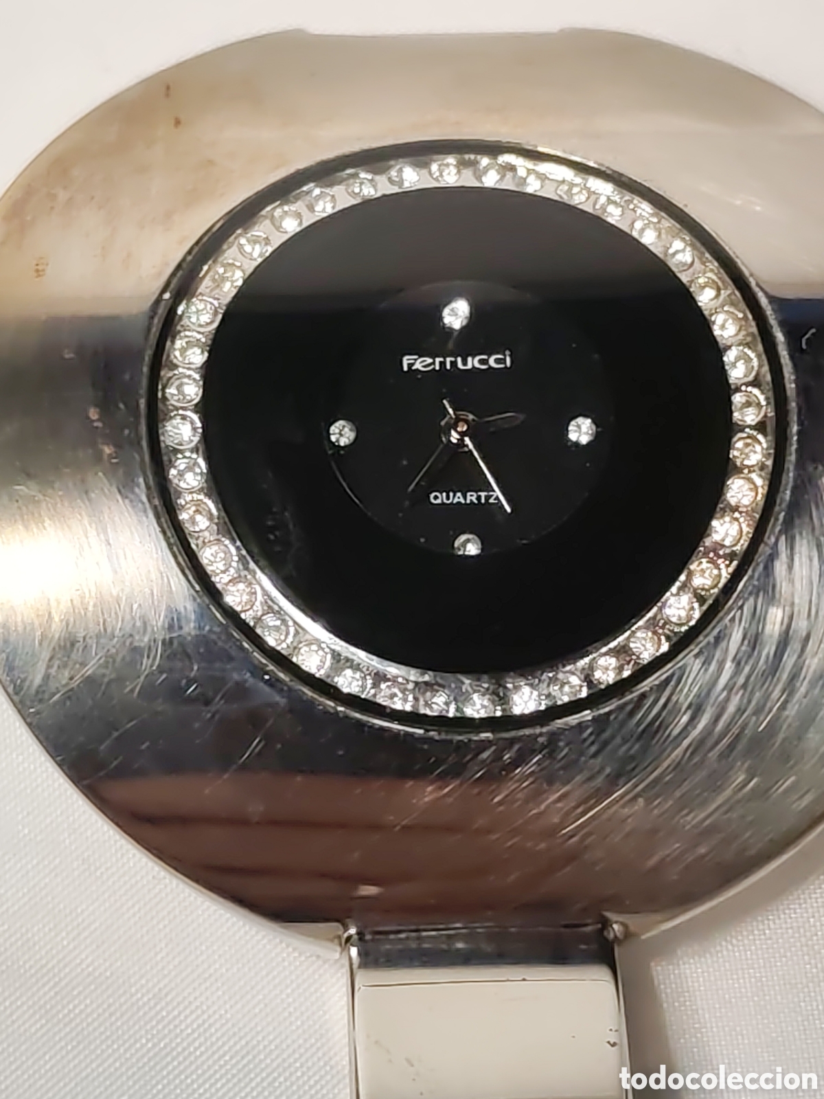 Relojes: Reloj Ferrucchi plateado con esfera negra. Cuarzo. Brillantes. (CL)