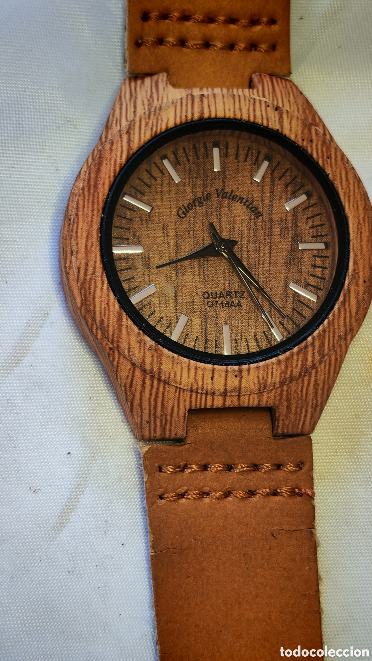 Relojes: Reloj Giorgie Valentian. Estera efecto madera y correa cuero. (CL)
