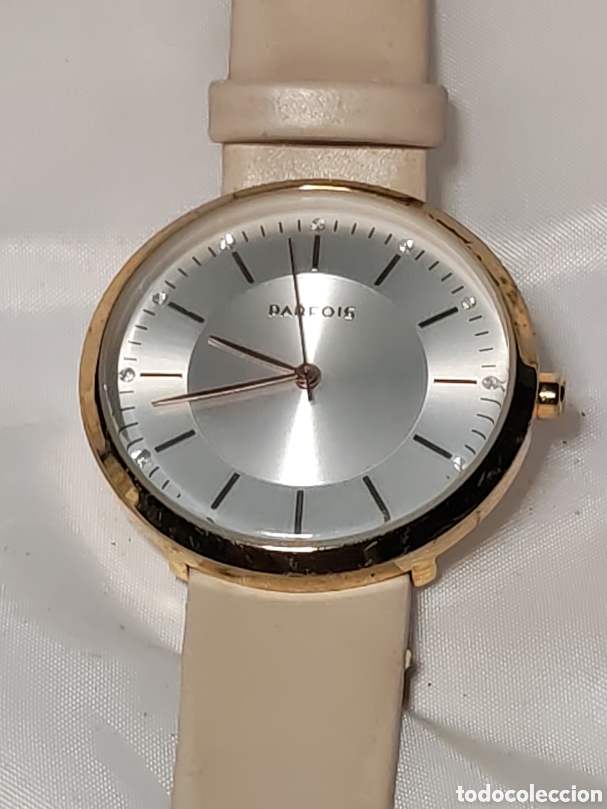 Relojes: Reloj Parfois. Estilo clasico. Dise&ntilde;o minimalista. 2001/2024. (CL)