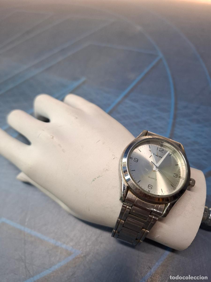 Relojes: Reloj Twin plateado, En buen estado