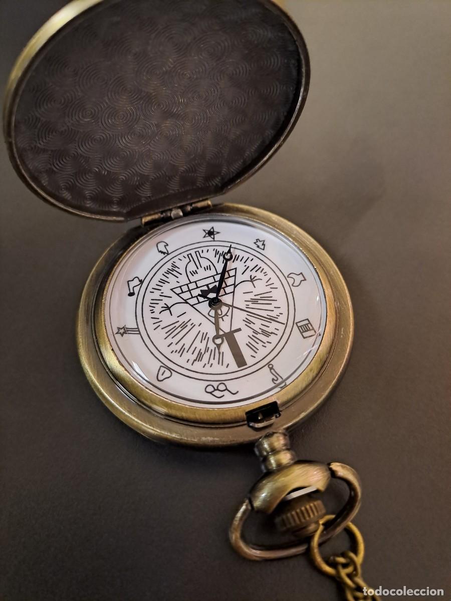Relojes: Reloj con cadena con s&iacute;mbolos extra&ntilde;os, nuevo - Foto 4