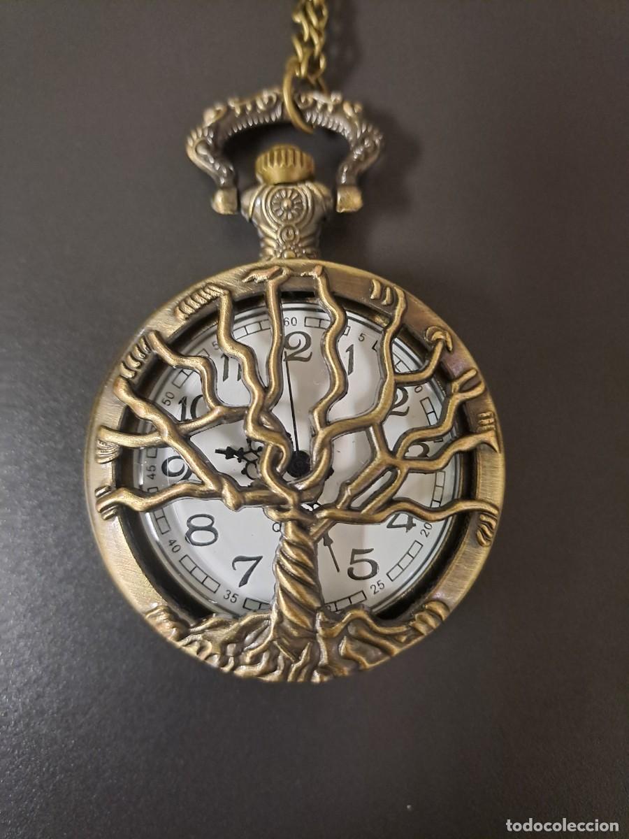 Orologi: Reloj con tapa troquelada y cadena Arbol de la Vida, nuevo