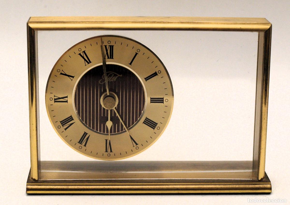 Relojes: RELOJ DE SOBREMESA METAL DORADO Y CRISTAL 10,5 X 7,4 CM. A PILAS. NO FUNCIONA. VER FOTOS Y DESCRIPCI