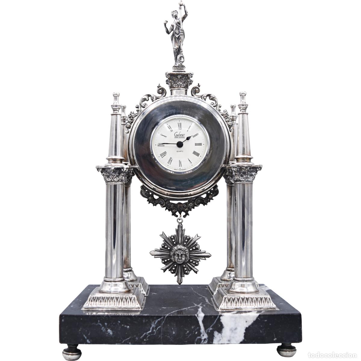 Relojes: Reloj de sobremesa cl&aacute;sico ba&ntilde;ado en plata - Mecanismo alem&aacute;n con cristal