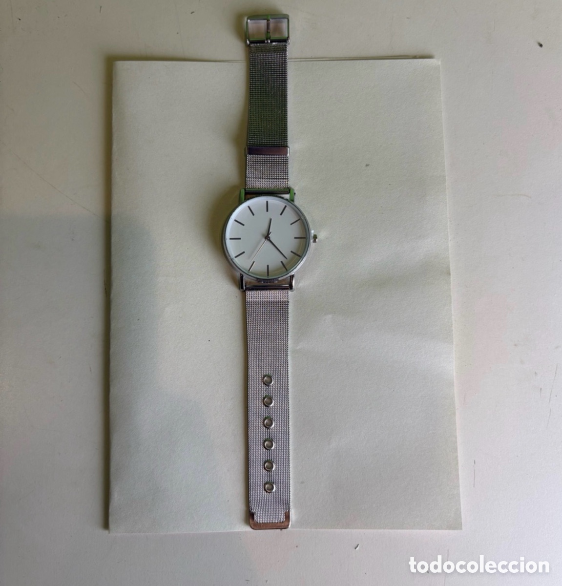 Relojes: Reloj de caballero de cuarzo con esfera blanca y correa milanesa de acero