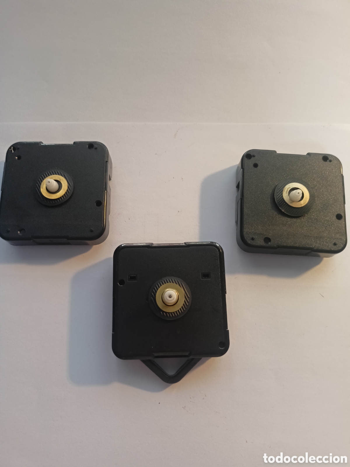 Relojes: TRES MAQUINARIAS RELOJ A PILAS