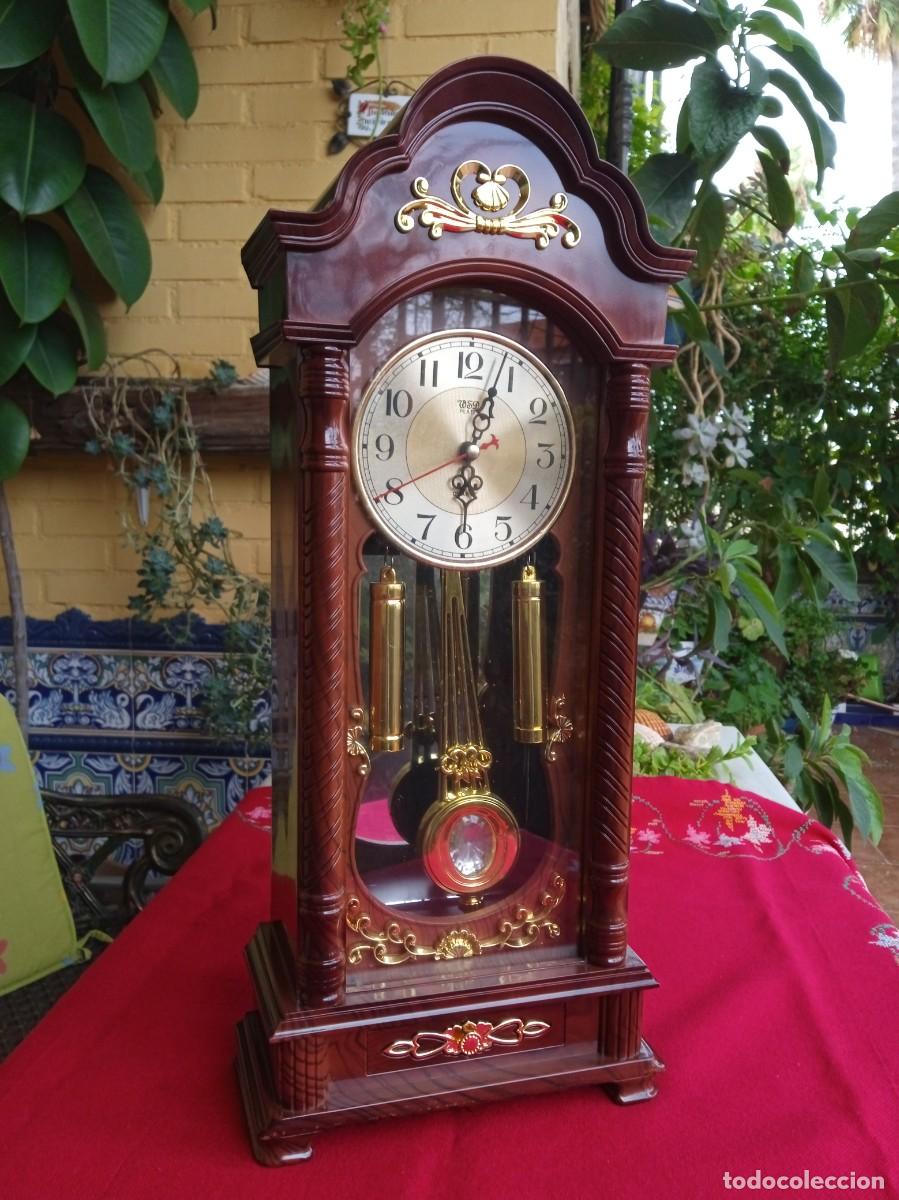 Relojes: Reloj de sobremesa funcionando con pilas