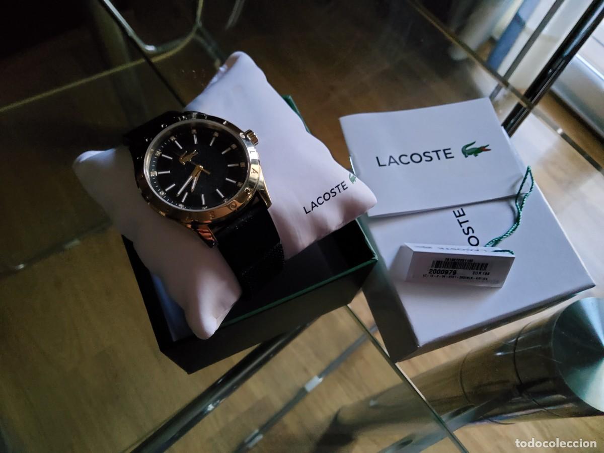 Relojes: Reloj lacoste negro y dorado