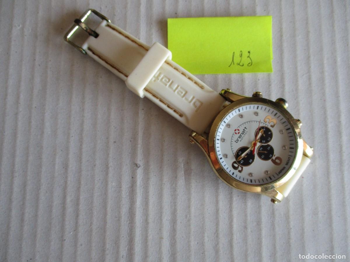 Relojes: RELOJ PULSERA BRENATT , PANTALLA 3.3 CM BLANCA , DORADO Y CORREA BLANCA. SUPER CURIOSO