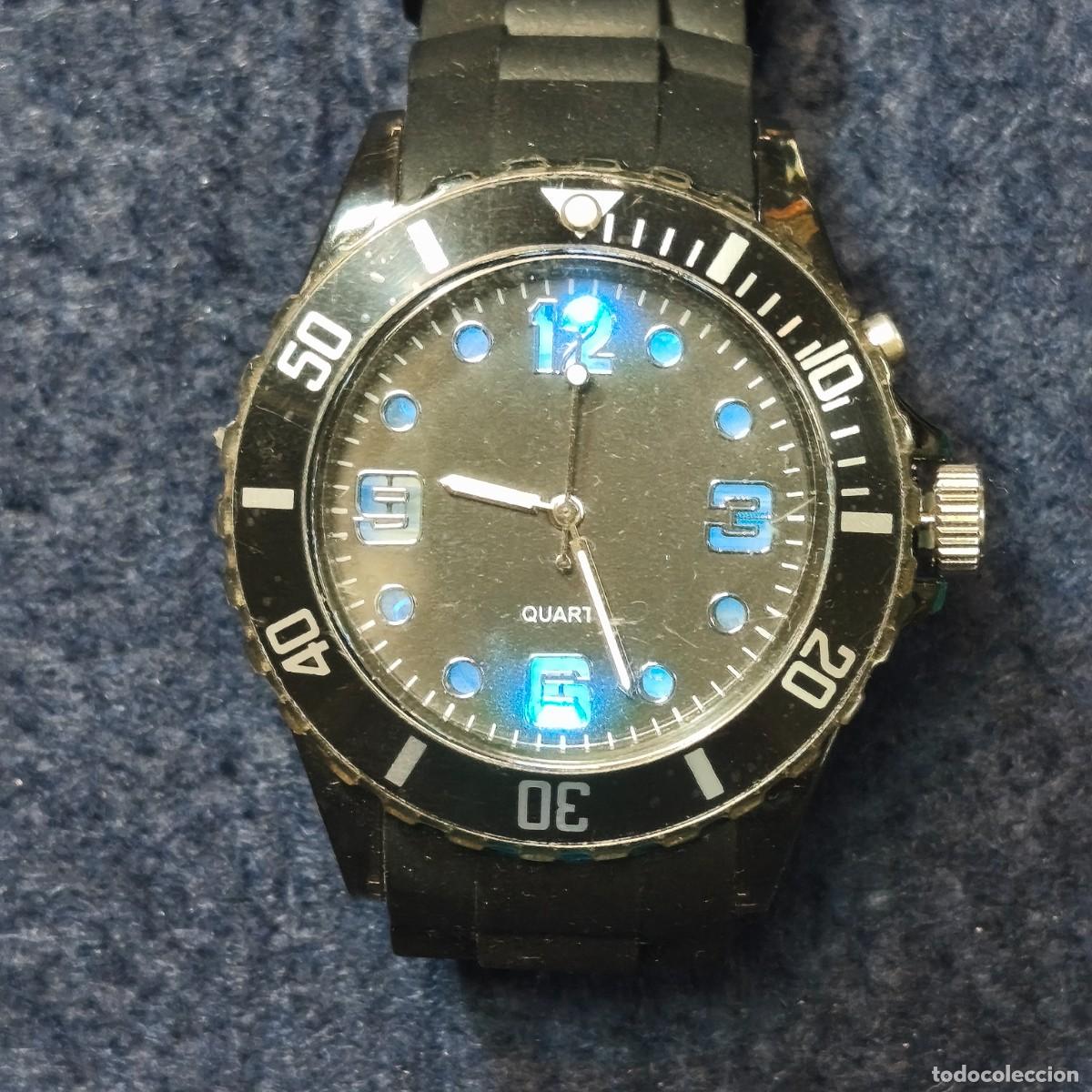 Montres: RELOJ DE CORREA CAUCHO Y ACERO NEGRO. ESFERA NEGRA CON LUZ COLORES. QUARTZ