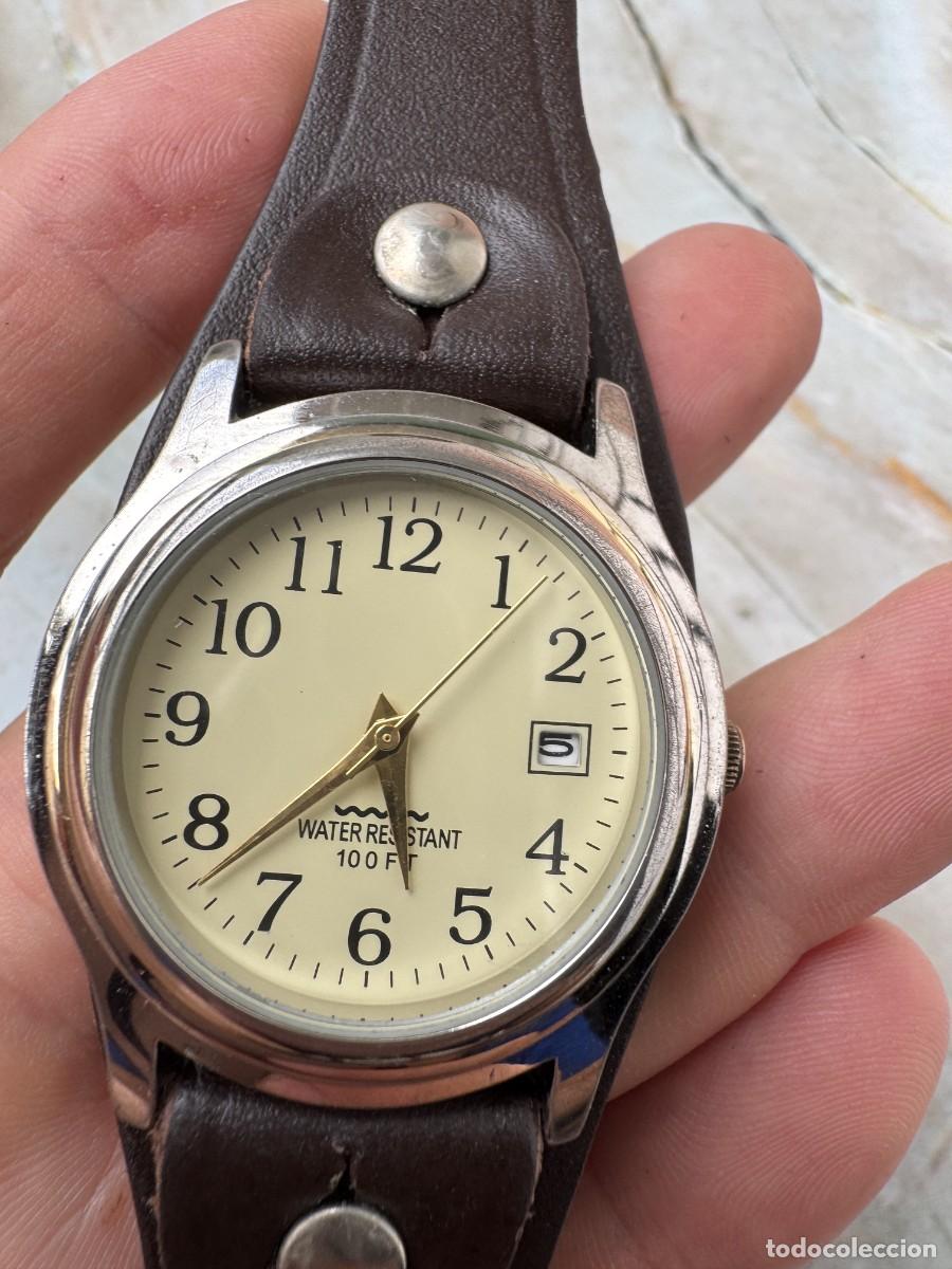 Relojes: Vintage Men's Quartz Watch: Brown Leather Strap, Water Resistant.