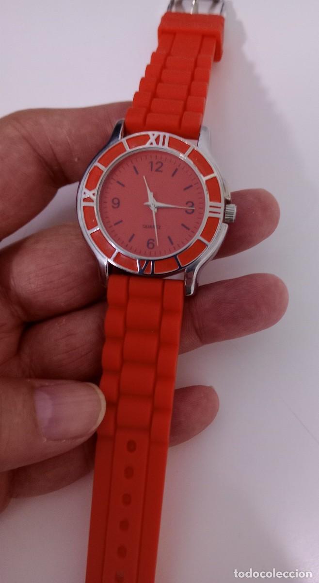 Relojes: Reloj analogico rojo raro sin marca - Foto 3