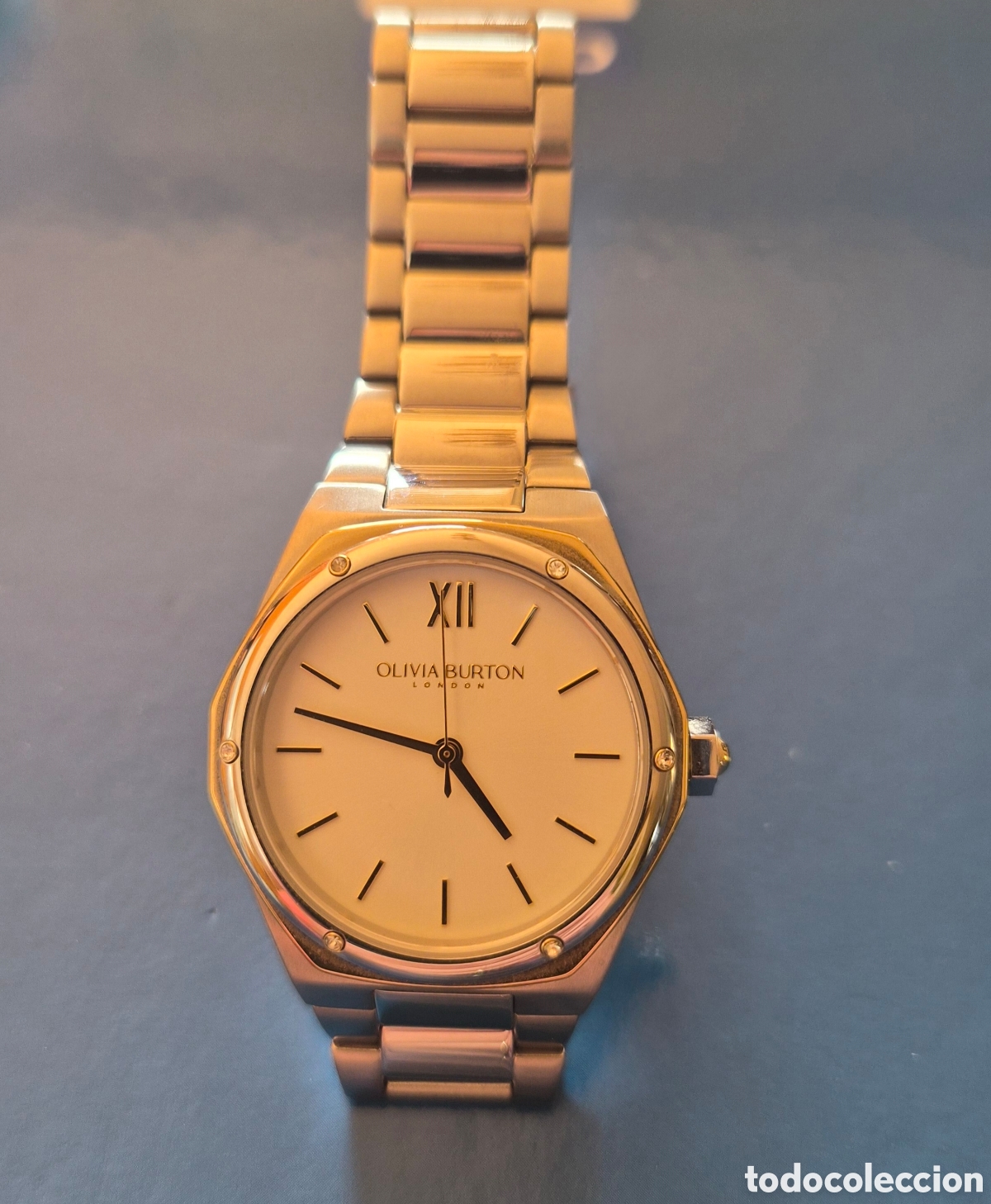 Relojes: RELOJ OLIVIA BURTON LONDON &ndash; ACABADO DORADO &ndash; BRAZALETE MET&Aacute;LICO