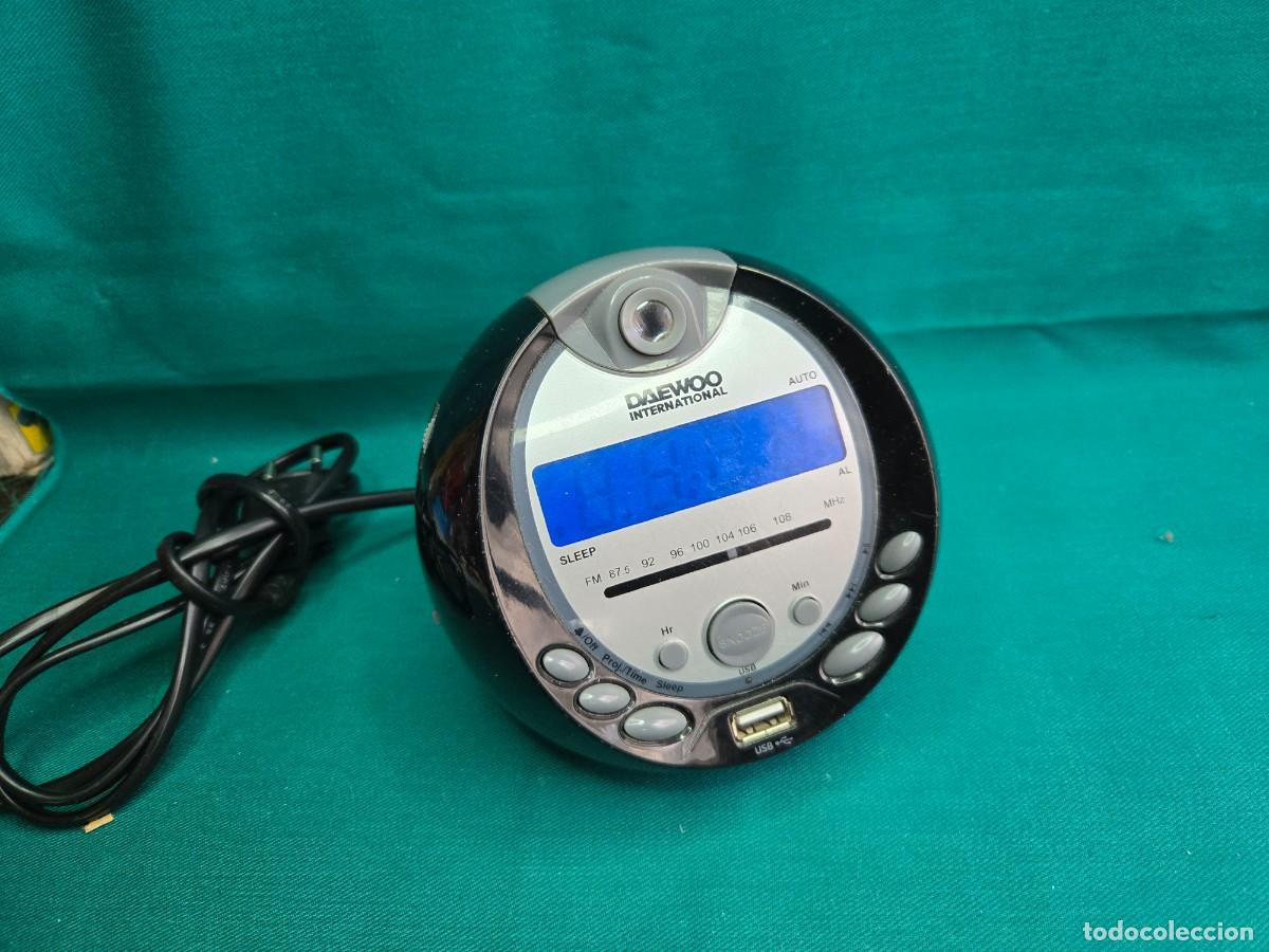 Relojes: RADIO RELOJ DESPERTADOR CON PROYECTOR DAEWOO