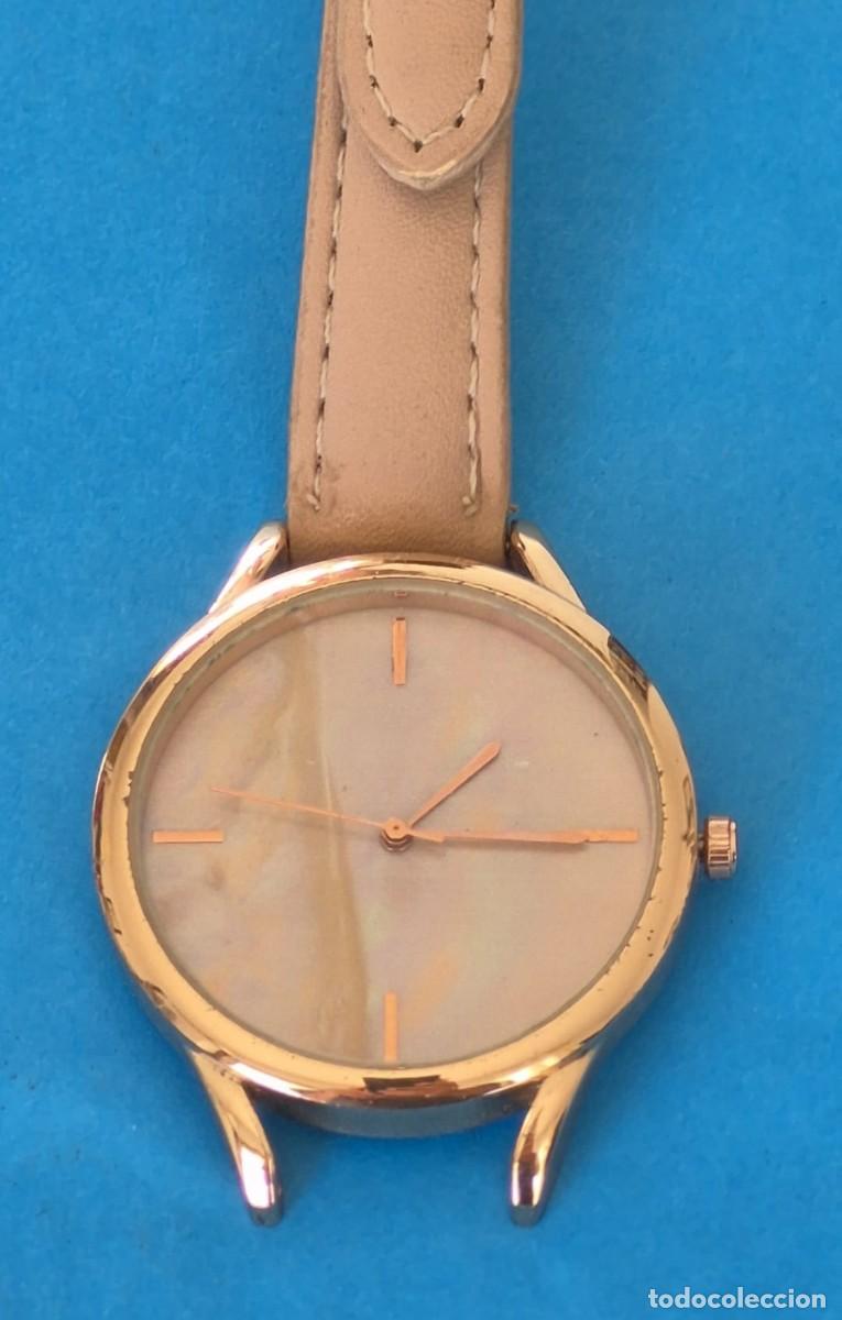 Relojes: RELOJ MUJER, esfera lisa en rosado dorado con correa de piel color carne