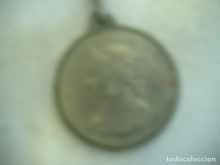 Reproducciones billetes y monedas: LLAVERO MONEDA ISABEL II - Foto 2