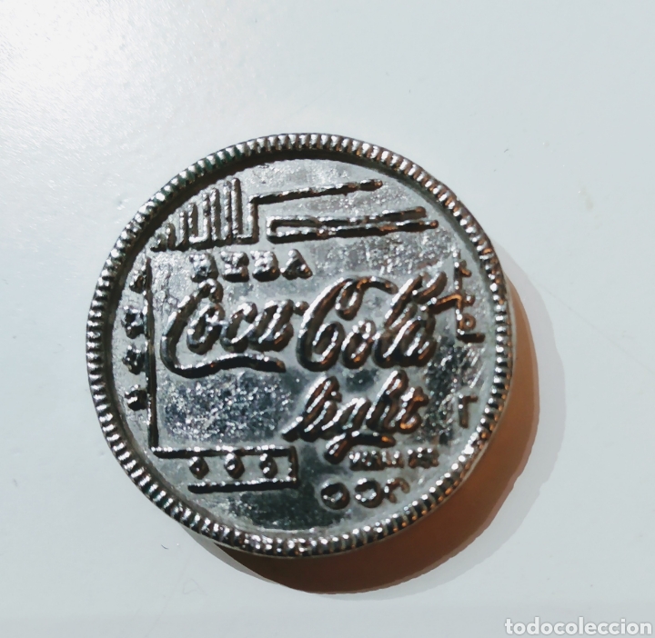 Reproducciones billetes y monedas: Antigua moneda de coca cola Light - Foto 2