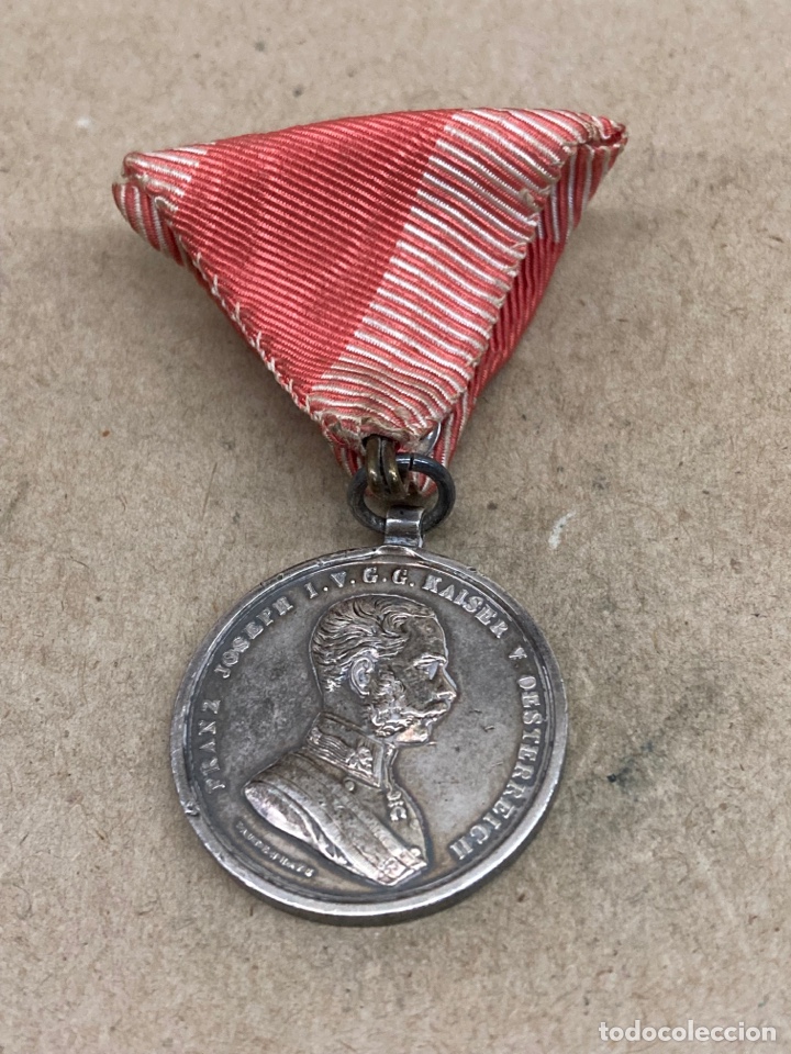 Reproducciones billetes y monedas: Medalla de plata conmemorativa a la Valent&iacute;a Frank Joseph K&aacute;iser Oestenrreich