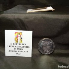 Reproducciones billetes y monedas: REPRODUCCIÓN II REPUBLICA 1 PESETA MADRID 33MM BAÑADA EN PLATA 1933