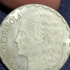 Reproducciones billetes y monedas: ANTIGUA MONEDA PLATA UNA PESETA 1937 REPRODUCCIÓN. Lote 362679620