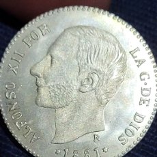 Reproducciones billetes y monedas: ANTIGUA MONEDA PLATA ALFONSO XLL 1881 REPRODUCCIÓN. Lote 362679645