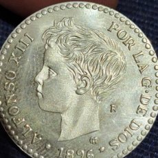 Reproducciones billetes y monedas: ANTIGUA MONEDA PLATA ALFONSO XLLL 1896 REPRODUCCIÓN. Lote 362679695