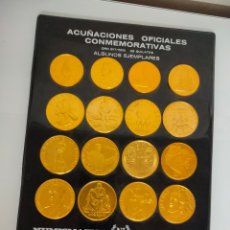 Reproducciones billetes y monedas: ANTIGUO MUESTRARIO ACUÑACIONES OFIC. CONMEMORAT. ALUMINIO AÑOS 60' FRANCO GRACE KELLY KENNEDY ETC
