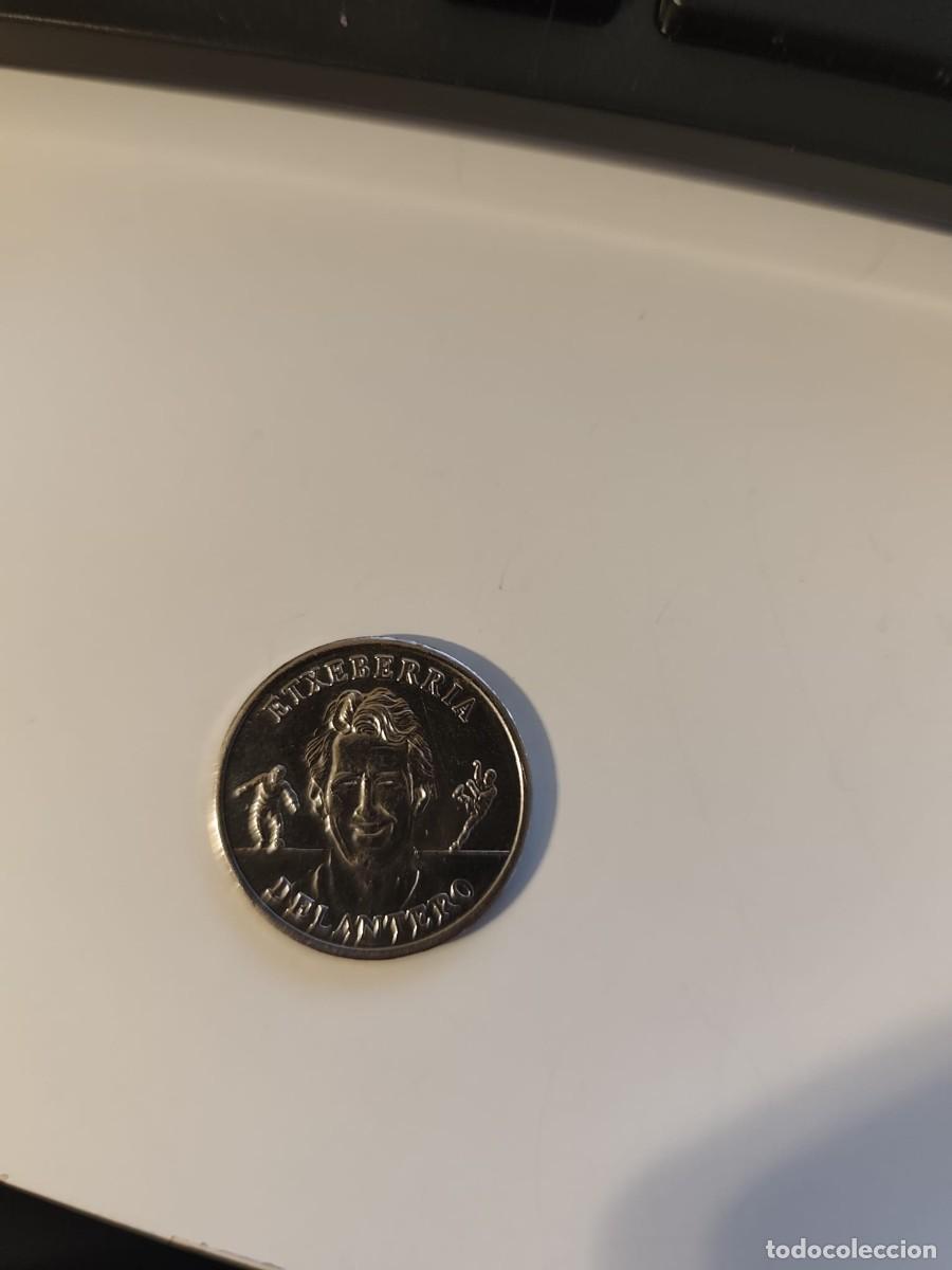 Reproducciones billetes y monedas: Moneda de coleccion de la RFEF del a&ntilde;o 2000 - Foto 1