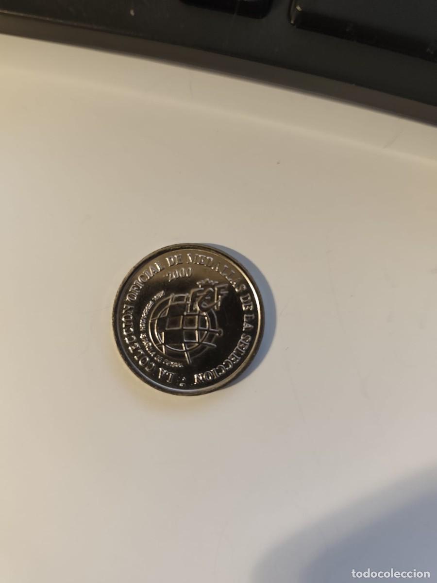 Reproducciones billetes y monedas: Moneda de coleccion de la RFEF del a&ntilde;o 2000 - Foto 2