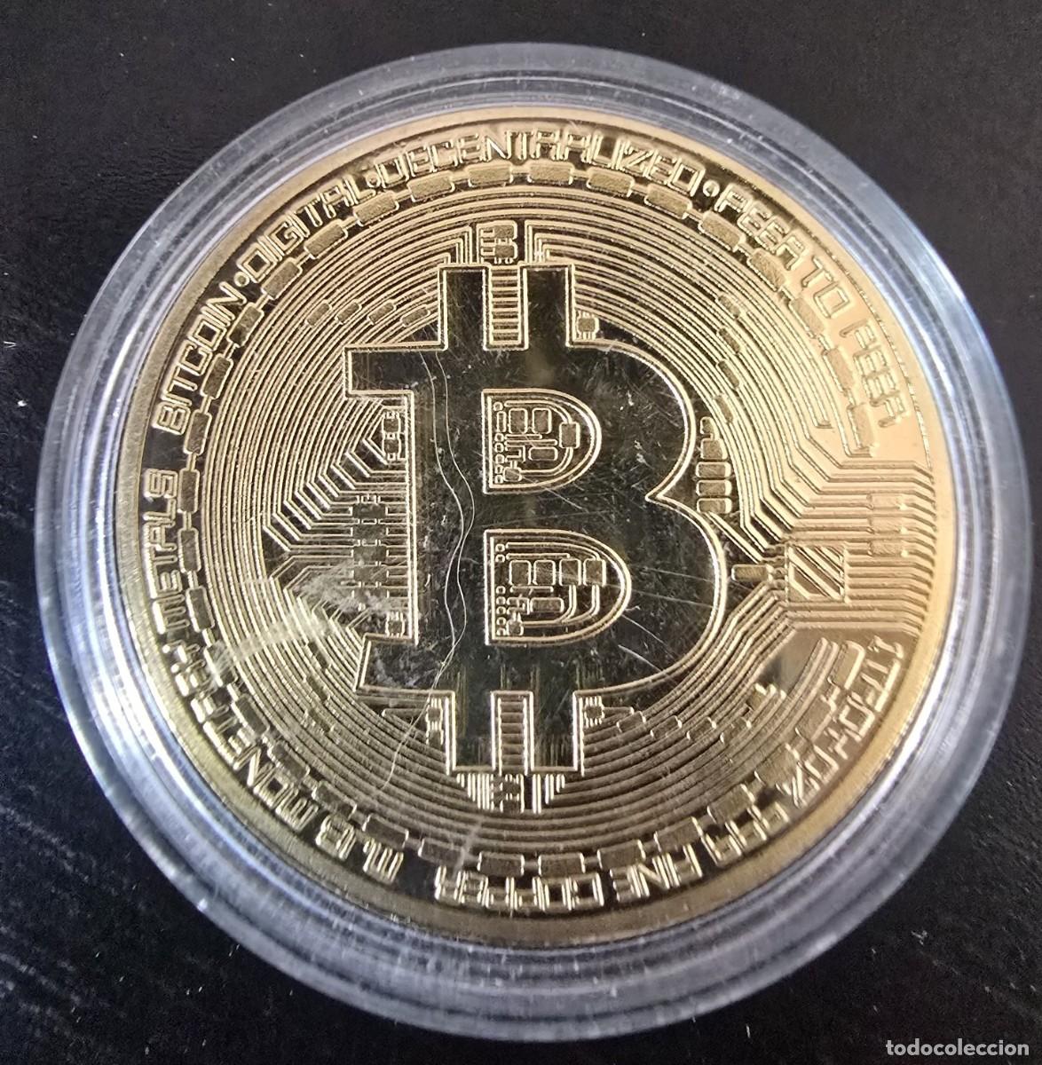 Reproducciones billetes y monedas: Moneda Bitcoin.color Oro.encapsulada