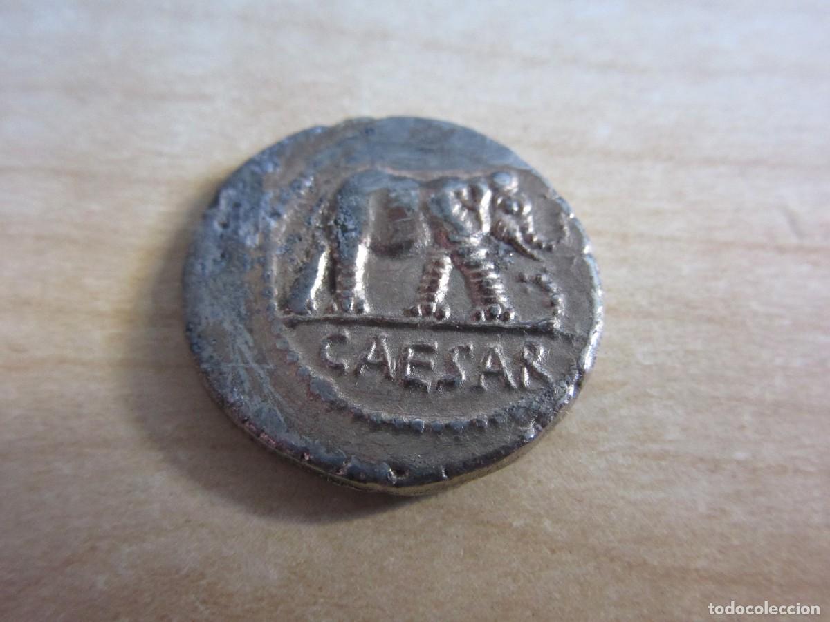 Reproducciones billetes y monedas: Reproducci&oacute;n de denario de Julio C&eacute;sar Anverso Elefante Caesar Reverso S&iacute;mbolos sacerdotales