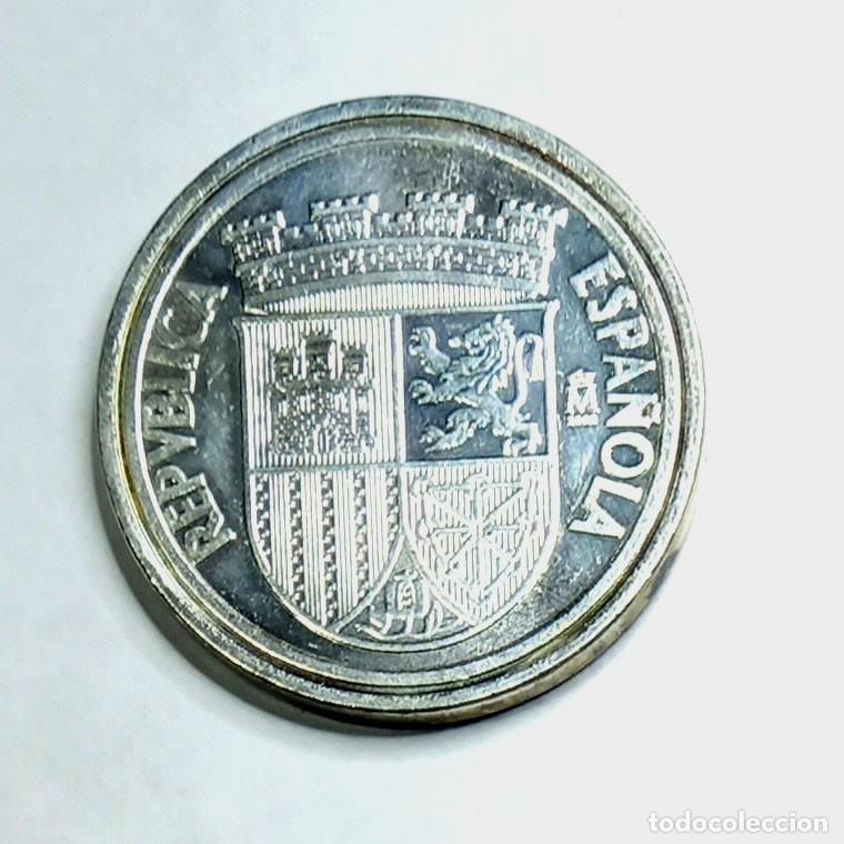 Reproducciones billetes y monedas: R&eacute;plica moneda de II Rep&uacute;blica ,ba&ntilde;o plata pura,Ceca Real Casa de la Moneda