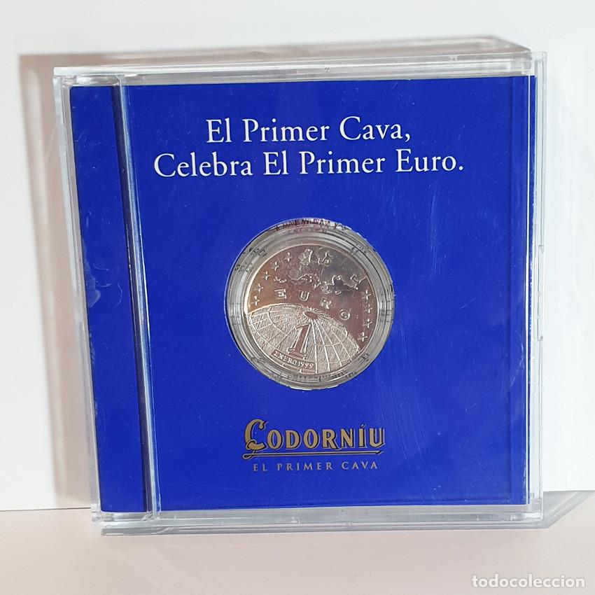 Reproducciones billetes y monedas: MEDALLA PLATA CODORNIU ENERO 1999 EL PRIMER CAVA CELEBRA EL PRIMER EURO. COMPLETA. CERTIFICADO 938